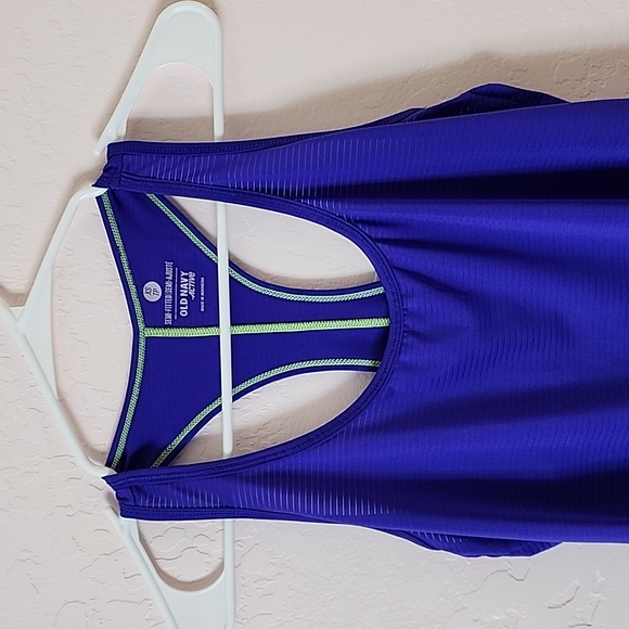 Old Navy Active Top Size: XS - Picture 2 of 16